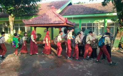 Pembiasaan Pagi SMPN 1 Pagu Sebagai USaha Membangun Karakter dan Disiplin